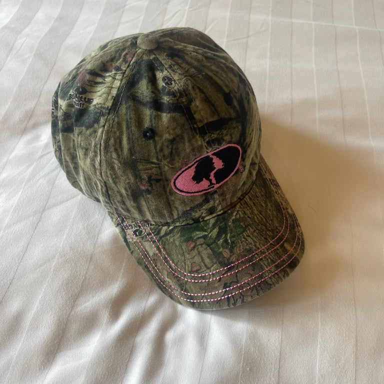 MOSSY OAK Camo Cap w/ Pink trim